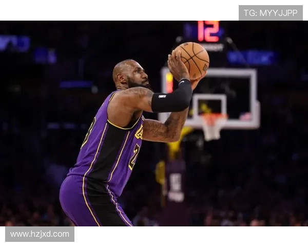詹姆斯领衔湖人迎战勇士 詹姆斯超越乔丹成历史得分王 赛事焦点引发全球热议